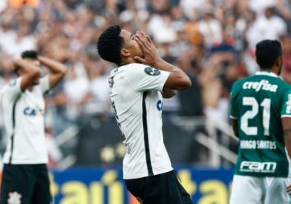 Do caixa ao campo, Corinthians vive turbulência generalizada