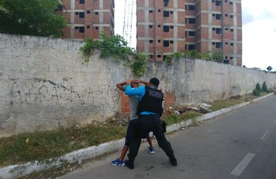 Oplit prende homem com mandado de prisão em aberto