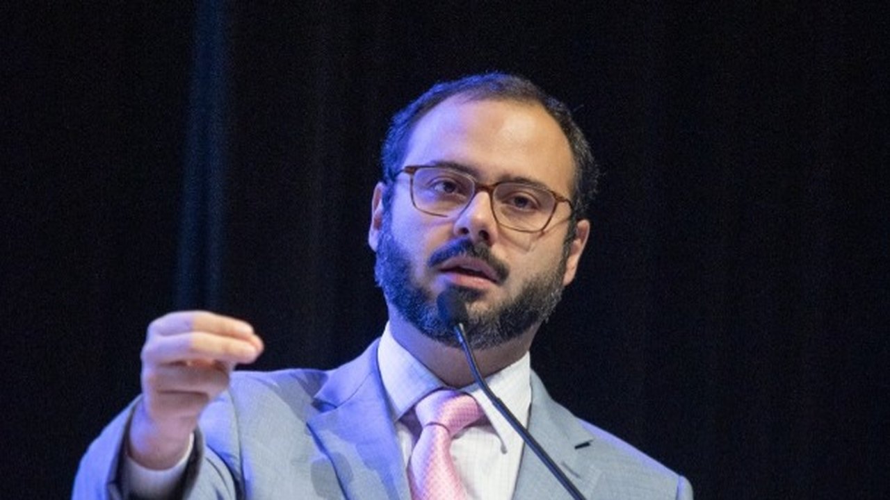 Ministro diz que governo vai começar a avisar MEIs sobre oportunidades no Contrata+Brasil