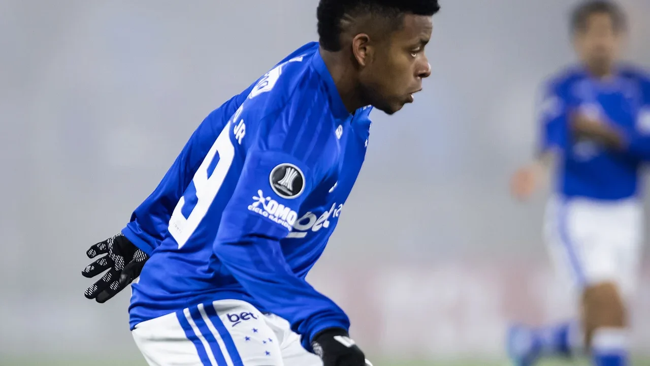 Keny Arroyo desabafa após nova expulsão pelo Cruzeiro: 'Estou ferido, mas não morto'