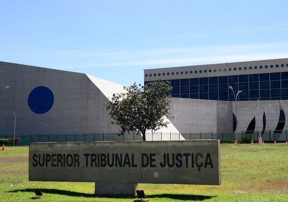 STJ suspende investigação contra juiz acusado de vender sentenças em Goiás