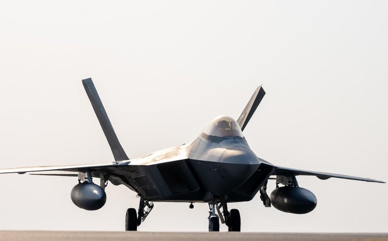 EUA enviam esquadrão de caças F-22 a Israel em meio a tensões com o Irã