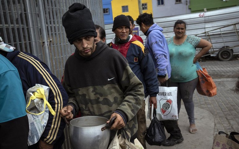 Desemprego diminui, mas informalidade cresce: como está o trabalho na Argentina de Milei?