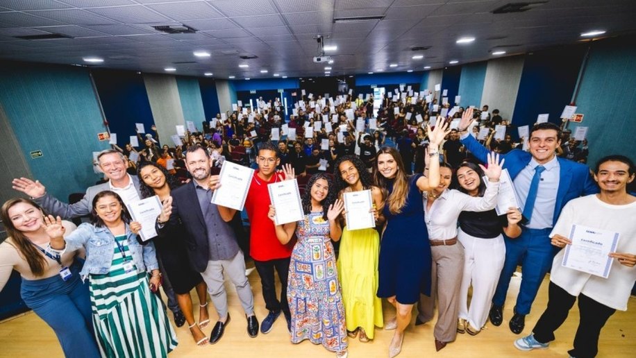 Primeira-dama de Maceió prestigia formatura do Emprega Jovem e celebra transformação na vida de 360 alunos