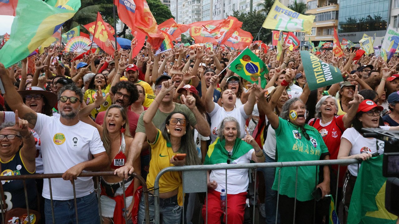 Ato em apoio à democracia e a Lula reúne milhares no Rio e Brasília