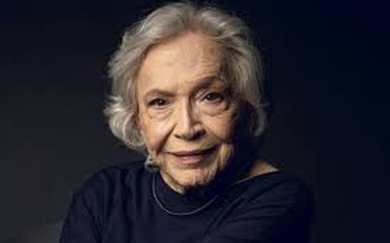 Com covid, Nathalia Timberg se recupera em hotel em São Paulo 