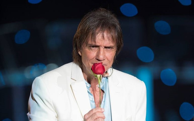 Roberto Carlos faz live sem falar a palavra ‘coronavírus’ para não dar azar