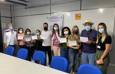 Vigilância Sanitária capacita profissionais de beleza sobre boas práticas