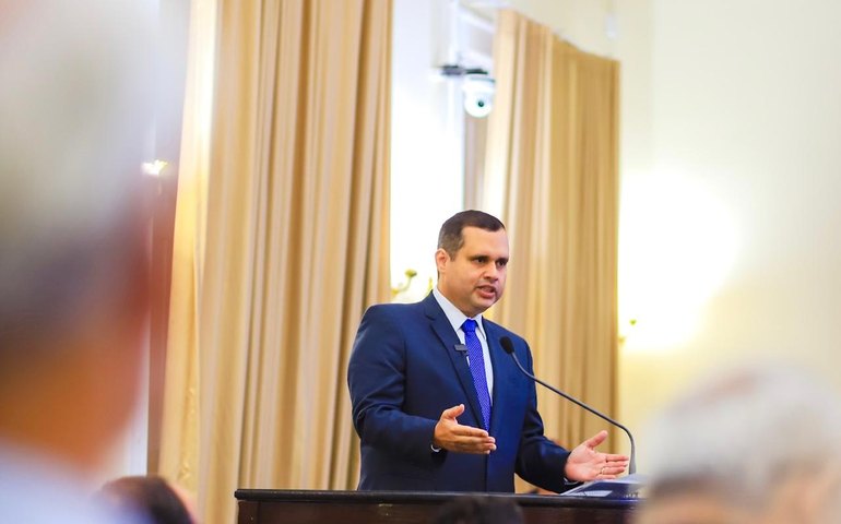 Em Sessão Pública, Fernando Pereira cobra ações contra a ineficiência no abastecimento de água da empresa Águas do Sertão