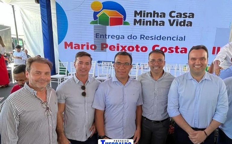 Prefeito Theobaldo Cintra acompanha ao lado do governador Paulo Dantas a entrega de 384 moradias do Minha Casa, Minha Vida