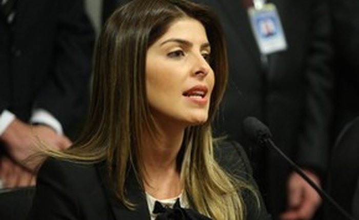 Andressa Mendonça se recusa a falar em reunião da CPI do Cachoeira