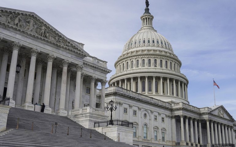 Mídia revela quem foi o senador que se aproximou de Trump para convencê-lo a atacar o Irã