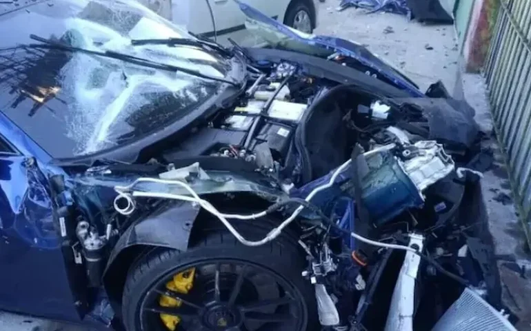 'Calma, olha pra mim': áudios revelam pedido de socorro após batida de Porsche