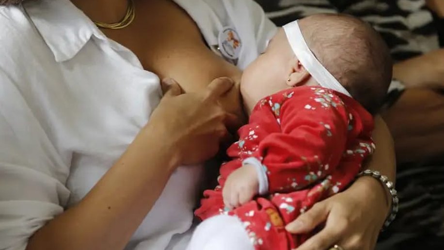 Lei municipal garante direito da mãe de amamentar em qualquer local de Maceió