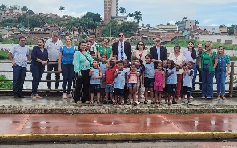 Placas educativas são instaladas no entorno do Lago do Goití para proteger fauna silvestre e promover consciência ambiental