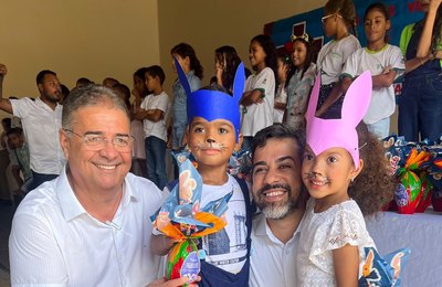 Estudantes de escolas da rede pública de São Miguel dos Campos ganham ovos de Páscoa 
