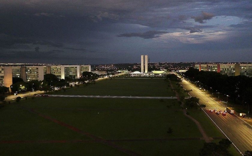 Movimento suprapartidário faz ato pró-impeachment de Bolsonaro em Brasília