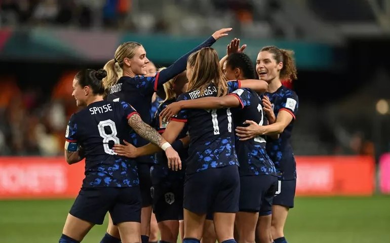 Holanda aplica 7 a 0 sobre o Vietnã para fechar Grupo E na liderança