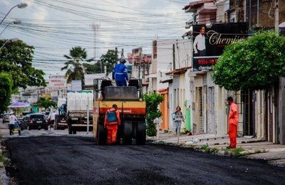 Prefeitura inicia recapeamento na Rua Quintino Bocaiúva