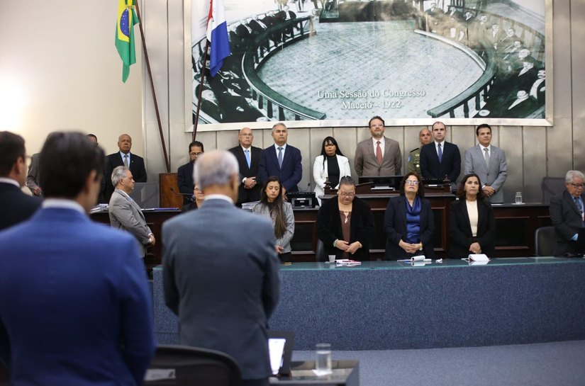 Deputados homenageiam Thales Pereira durante sessão ordinária com minuto de silêncio