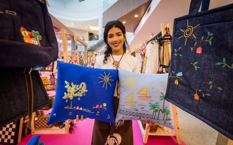 Grupo Inventiveiras comercializa peças artesanais no Maceió Shopping