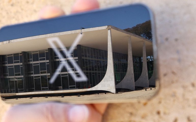 Rede X recorre ao STF contra suspensão de perfis de Carla Zambelli