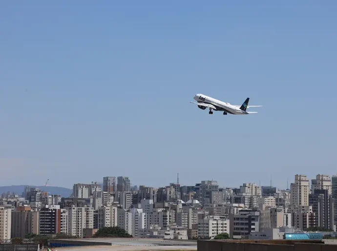 Preço médio das passagens aéreas cai 20% em novembro
