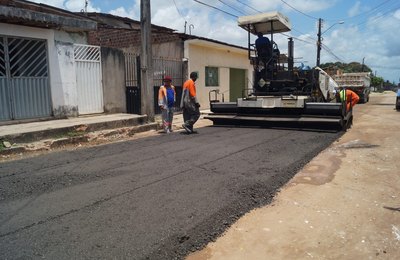 Prefeitura de Maceió avança com pavimentação na parte alta da cidade