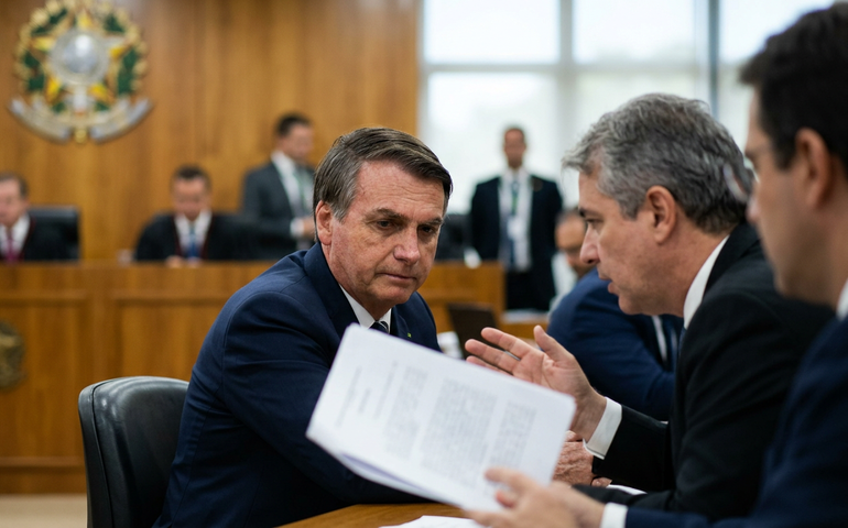 Advogados de Bolsonaro citam ‘capital de lealdade’ para tentar salvar patente do ex-presidente no STM