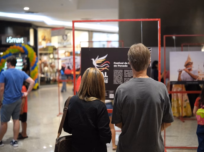 Exposição em shopping de Maceió retrata eventos culturais realizados em Penedo pela Ufal