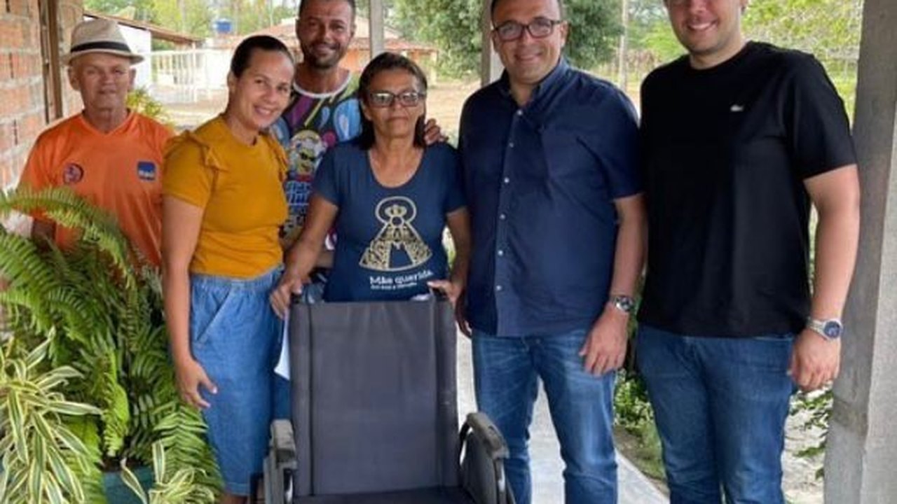 Ação social: prefeito Theobaldo Cintra e vice Leopoldo Amaral entregam cadeiras de rodas em Major