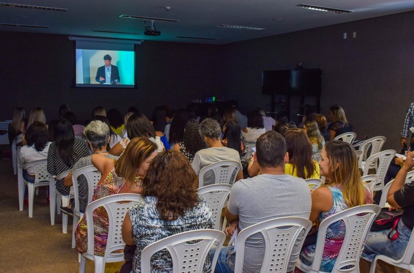 Simpósio debate políticas públicas para a primeira infância em Maceió