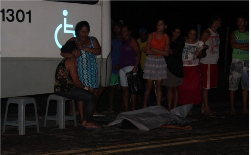 Passageiros ficam feridos em acidente entre carreta e Van que fazia o trajeto Palmeira dos Índios-Arapiraca