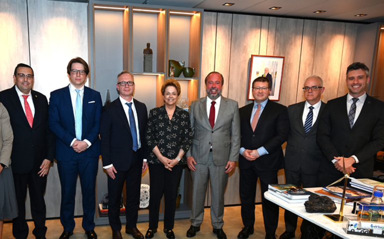 Banco do BRICS: Dilma e ministro de Minas e Energia discutem ampliar parcerias em infraestrutura