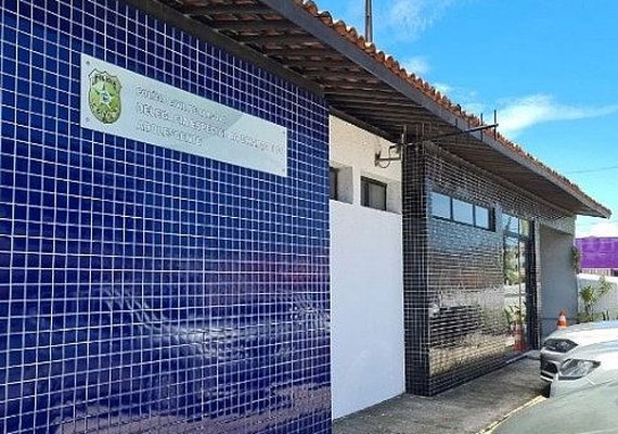 Adolescente que agrediu jovem grávida é apreendido pela polícia em Maceió