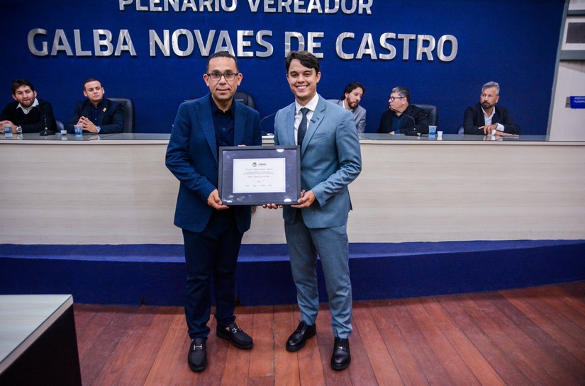 Câmara entrega Comenda Vereador Otacílio Holanda ao empresário Carlos André Gomes da Silva