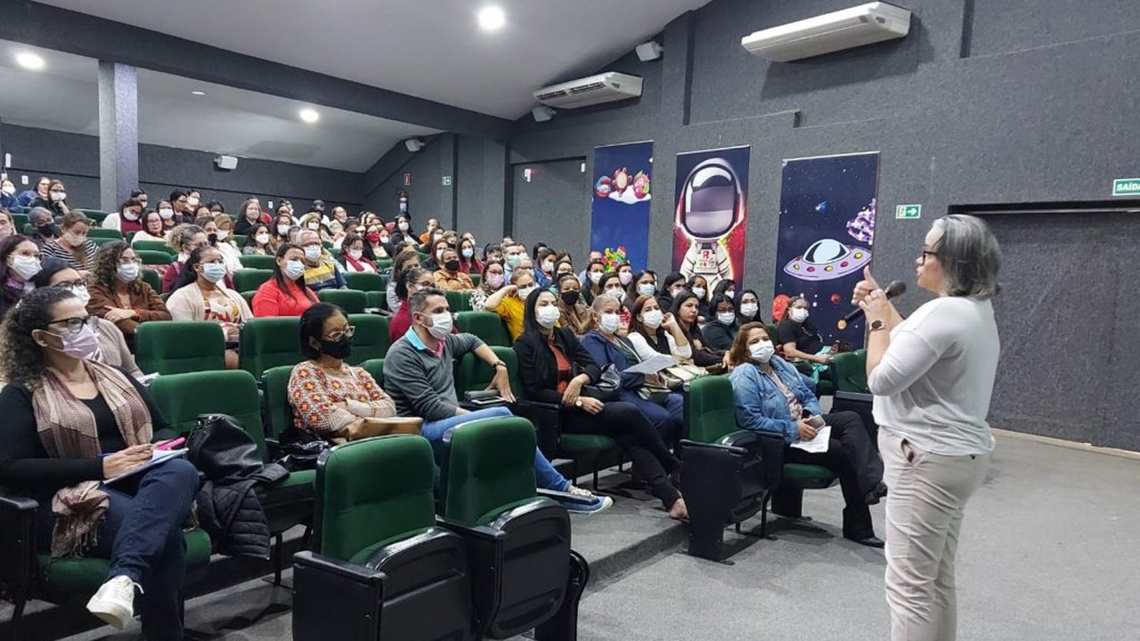 Prefeitura realiza reunião diretiva com gestores da Rede Municipal de Ensino