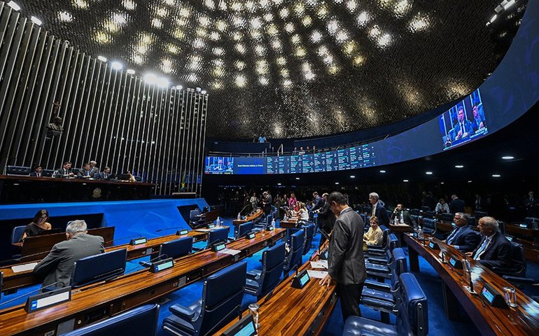 PEC da Segurança é aprovada sem redução da maioridade penal