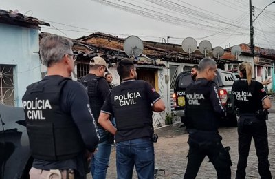 Cajueiro: mãe é presa e filha adolescente apreendida em operação da Polícia Civil