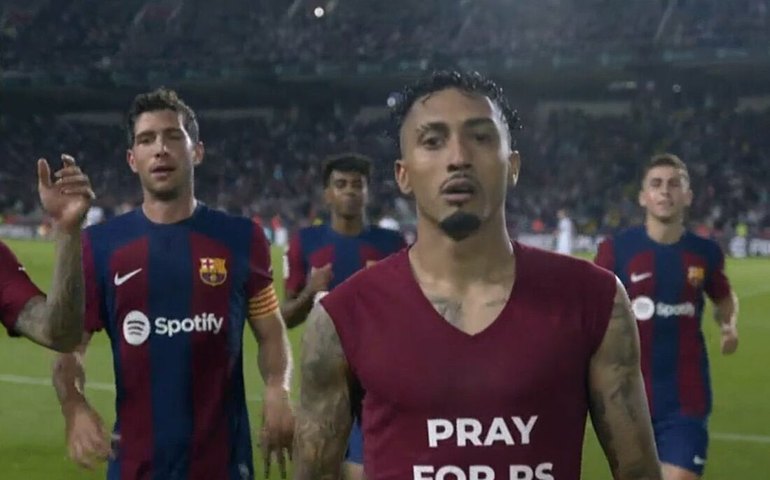 Raphinha marca e presta homenagem ao Sul, Barcelona bate Real Sociedad e retoma a 2ª posição