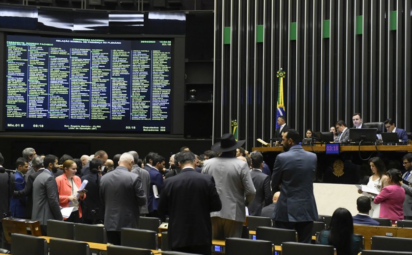 Congresso aprova piso salarial da enfermagem e reajuste a servidores