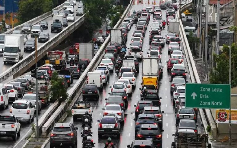 Governo de SP cria convênio para integrar políticas de habitação e de transporte