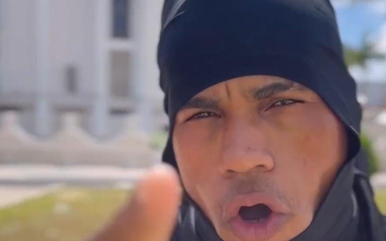 Humoristas de Maceió invadem Arapiraca com sátira política e revelam falhas urbanas: vídeo