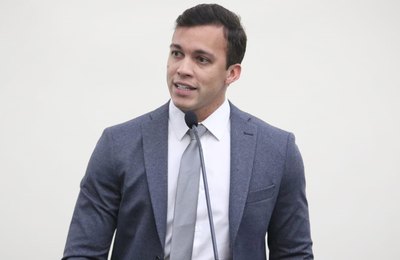 Deputado delegado Leonam faz fiscalização e constata que UPA do Jacintinho está fechada e sem médicos