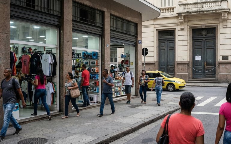Lojas do Rio funcionam normalmente nesta quarta, apesar de ponto facultativo