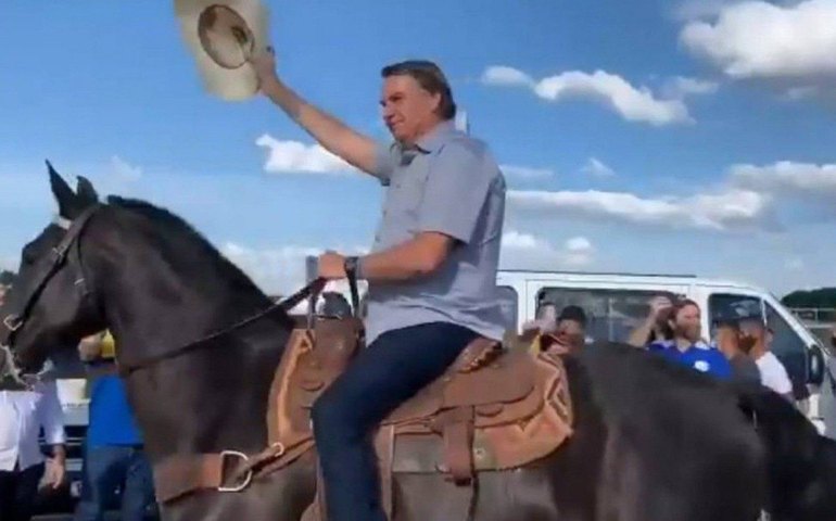 Caminhoneiros entram no Palácio da Alvorada e devem ser recebidos por Bolsonaro