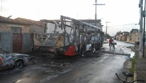 ONIBUS PEGA FOGO ARAUÁ / Foto: Internauta