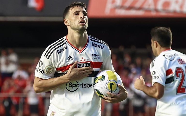 Calleri conta com apoio da torcida para São Paulo superar o Palmeiras no Morumbi