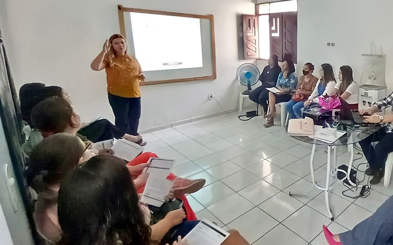Vice-prefeita participa de roda de conversas com mulheres do Grupo Bem-Me-Quero