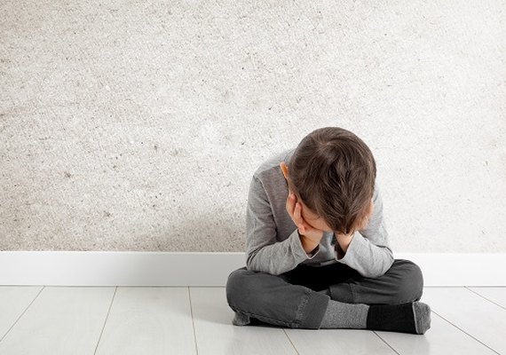 Justiça condena mãe que deixou filho de 3 anos sozinho em casa para ir a festa